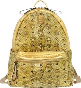 MCM Pre-owned Leren Rugzak met Reli&euml;f - Dames - Vintage Rugzakken - Geel - ONE Size - Leer - Vintage