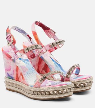Christian Louboutin Alpargatas con cu&ntilde;a Pyra Clou con tachuelas florales