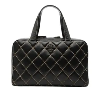 Chanel Pre-owned Handbags, female, Black, Size: ONE SIZE Pre-owned Quilted Lambskin Handbag