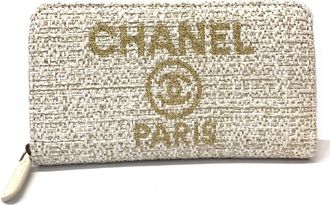 Chanel White Tweed Coin Purse/Coin Case (Pre-Owned)