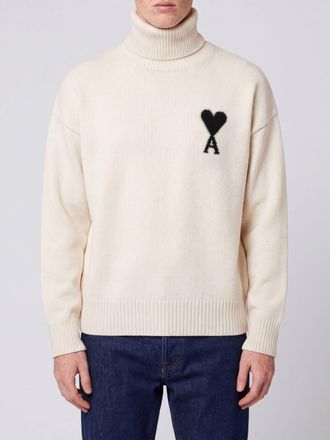Ami Dolcevita in lana con logo jacquard e spalle cadute