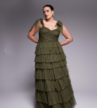 Lace & Beads Plus Vestito lungo verde oliva intenso in tulle a balze con fiocchi sulle spalle