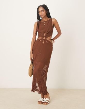 Asos Vestito lungo color cioccolato ricamato a fiori con cut-out-Marrone