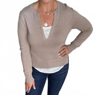Elan Sally Two-Tone V-Neck Sweater Top In Oatmeal White