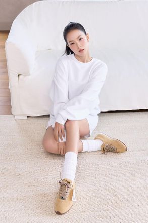 Alo Sunset Sneaker + Jisoo in Caramel Cream Yellow, Size: 9.5W