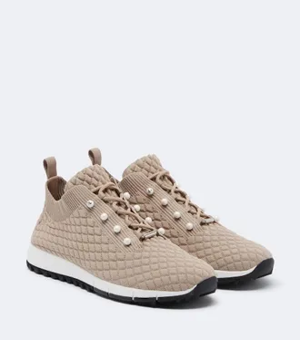 Jimmy Choo London Zapatillas Veles adornadas con perlas sint&eacute;ticas