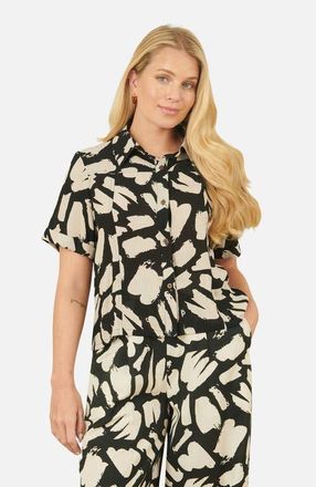 Yumi Short Sleeve Printed Relaxed Fit Shirt in Black at Nordstrom, Size 10