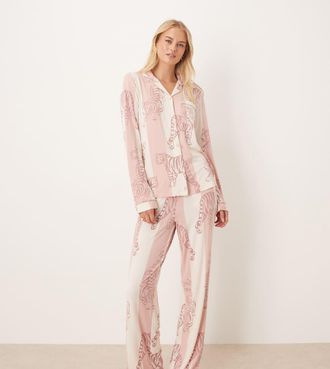 Chelsea Peers Pigiama in poliestere con stampa a righe con leopardi con top a maniche lunghe con rever-Rosa
