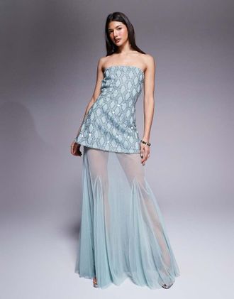 Asos Premium - Vestito lungo strutturato blu decorato in sangallo con gonna a ruota trasparente