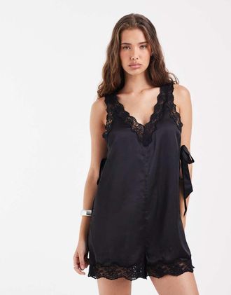 Asos playsuit in raso con scollo a V e bordi in pizzo nero