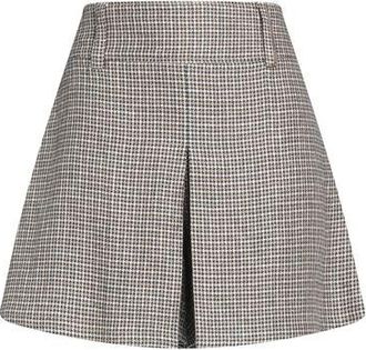 Brunello Cucinelli BOTTOMWEAR - Shorts & Bermuda Shorts sur YOOX.COM