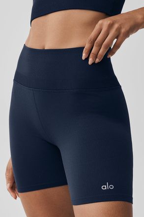 Alo | 5 Seamless Ribbed Favorite Short in Navy, Size: Medium