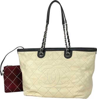 Chanel Matelasse Black Ivory Grained Calfskin Pouch Shoulder Bag Tote Bag (Pre-Owned)