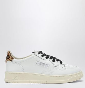 Autry Medalist Low sneakers in white with leopard-print pony hair