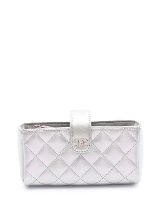 Chanel Pouch min per smartphone in pelle di agnello trapuntata metallizzata 2013-2014 - Argento