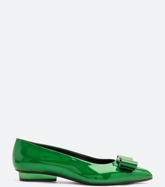 Ferragamo Womens Viva Ballet Flat Shoes In Green