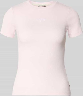 Guess T-Shirt in Ripp-Optik mit Logo in Hellrosa, Gr&ouml;&szlig;e XS