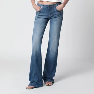 Gucci Jeans flare vita bassa in denim stretch blu con morsetti