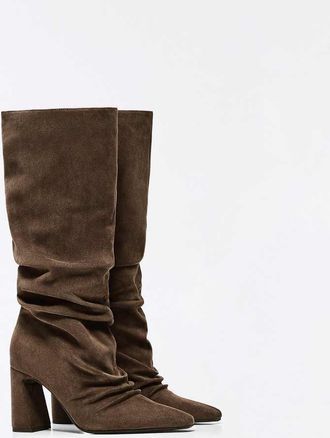 Bershka Stivali ampi con tacco color cuoio-Marrone