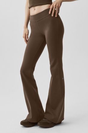 Alo | Airbrush Low-Rise Bootcut Legging in Espresso, Size: Medium