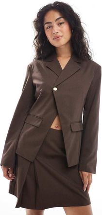Pieces Blazer sartoriale asimmetrico marrone con bottone martellato in coordinato