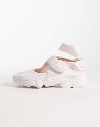 Nike Air Rift - Sneakers rosa in raso stile balletto