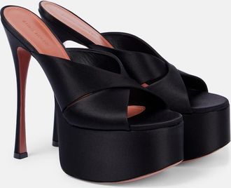 Amina Muaddi Mules Salma 155 in raso con plateau