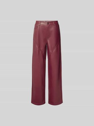Rotate Straight Fit Stoffhose in Leder-Optik in Bordeaux, Gr&ouml;&szlig;e 34