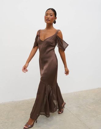 Pretty Lavish Vestito al polpaccio color cioccolato con fondo sceso trasparente-Marrone