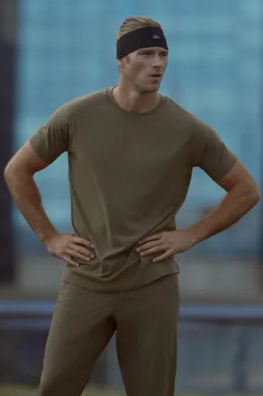 Alo Vapor Crewneck Short Sleeve Top in Olive Tree Green, Size: Medium