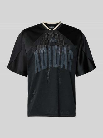 adidas T-Shirt mit V-Ausschnitt und Logo-Print in Black, Gr&ouml;&szlig;e XXL
