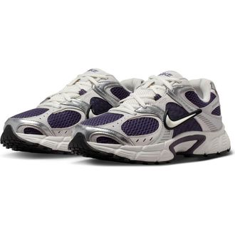 Nike V5 RNR Sneaker in 500 Draisn/smtwht at Nordstrom Rack, Size 11.5