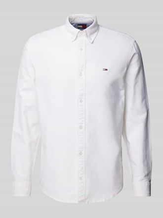 Tommy Jeans Regular Fit Freizeithemd mit Logo-Stitching Modell OXFORD in Offwhite, Gr&ouml;&szlig;e S