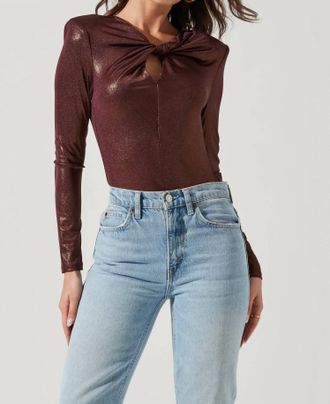 Astr Barcelona Twist Front Bodysuit In Chestnut