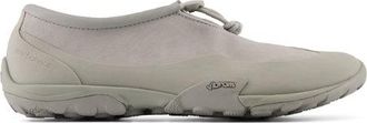 New Balance Hombre MT10T en Gris, Gamuza/Malla, Talla 38.5