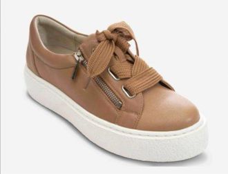 Vaneli Womens Yucel Sneaker In Marge Nappa