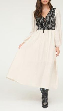 Blu Pepper Floral Embroidered Long Sleeve Midi Dress in Black at Nordstrom Rack, Size Medium