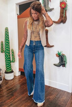 Azura Exchange Womens Frayed Hem Denim Shorts - Blue Cotton - Size 16 UK