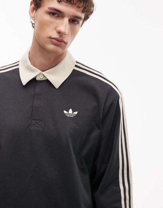 adidas Originals Three Stripe - Polo a maniche lunghe grigio scuro - In esclusiva per ASOS