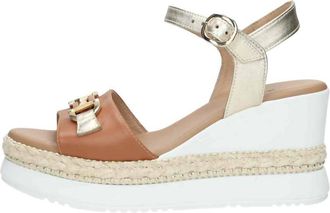 Nero Giardini Womens Armenia Wedge Sandal In Cognac/gold