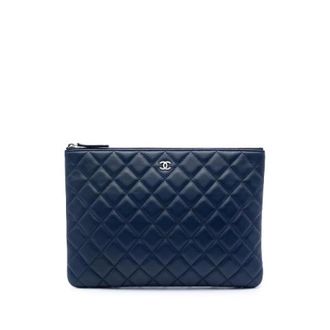 Chanel Pre-owned Clutches, female, Blue, Size: ONE SIZE Pre-owned Quilted Lambskin Clutch