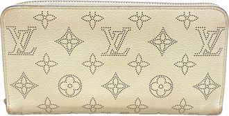 Louis Vuitton White Long Wallet (Bi-Fold) (Pre-Owned)