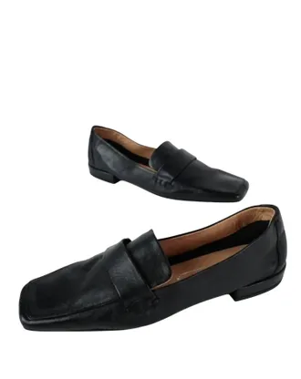 Intentionally blank Womens Pinky Loafer In Black