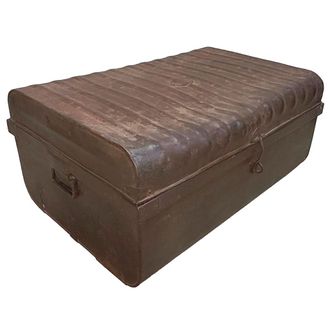 Wanderlust Deco Maleta De Metal Acabado Artesanal Marr&oacute;n 67x37x25h Cm