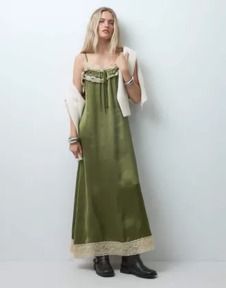 Reclaimed Vintage vestito sottoveste in raso jacquard con bordi in pizzo-Verde