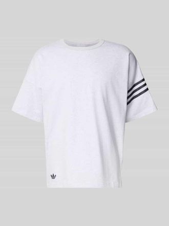 adidas Originals T-Shirt mit Label-Stitching in Hellgrau Melange, Gr&ouml;&szlig;e L