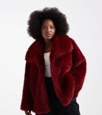 Asos Curve ASOS DESIGN Curve - Cappotto in pelliccia sintetica rosso con colletto a punta