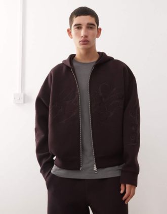 Weekday Simon - Felpa con cappuccio e zip in tessuto effetto scuba bordeaux con grafica ricamata in coordinato-Rosso