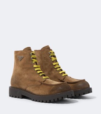 Prada Botas con cordones de ante