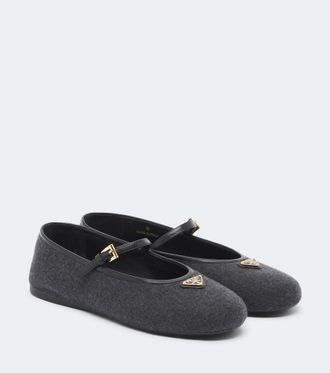 Prada Bailarinas Mary Jane con piel